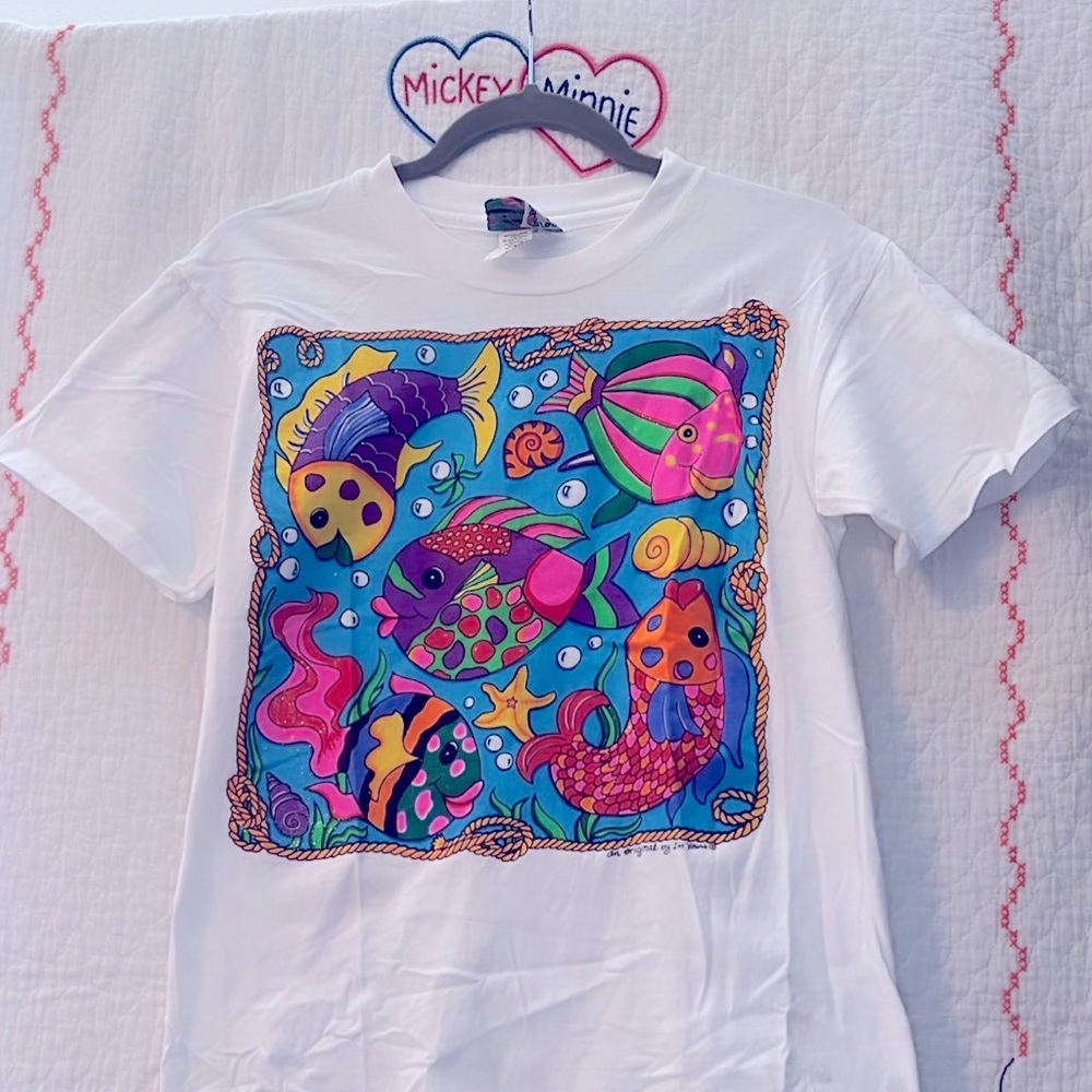 Adorable single stitch vintage fish t-shirt size small